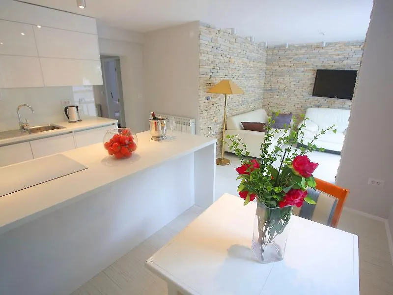 Apartments Lili Ζαντάρ 4*,
